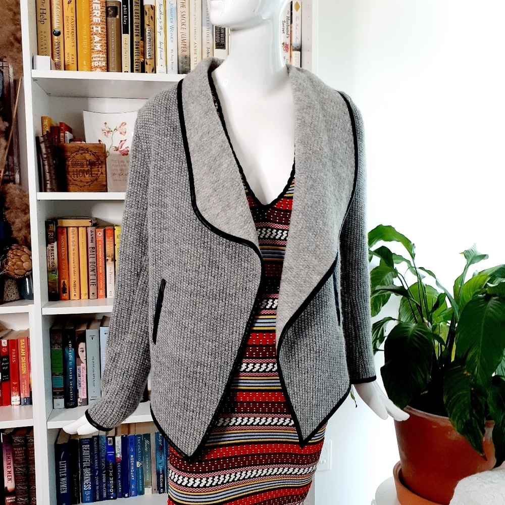 Cupcakes and Cashmere Sidney Draped Jacket - Picture 3 of 10